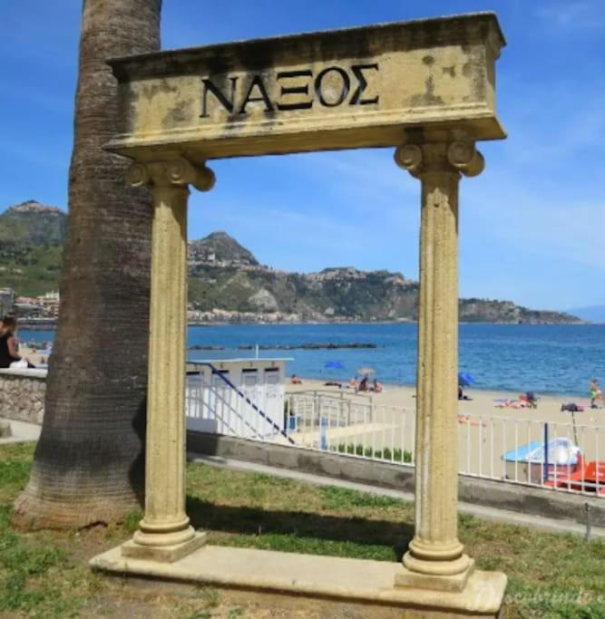 Casa Vacanza Giardini Naxos Taormina Miranaxos Exterior foto