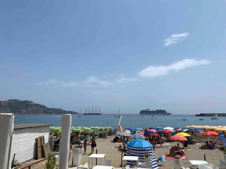 Casa Vacanza Giardini Naxos Taormina Miranaxos Exterior foto